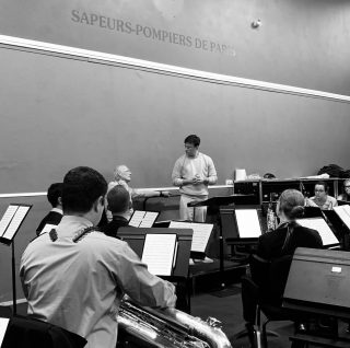 Semaine de répétitions avec la @musique_spp, dans le cadre de notre formation à la direction d’orchestre (niveau avancé) avec Philippe Ferro, et la participation des compositeurs @pa_savoyat.music et @oliviercalmel

Concert de restitution le 10 mars, précédé de conférences et film, au conservatoire du 17e arrdt. Infos sur notre grille (affiche publicitaire) ——>